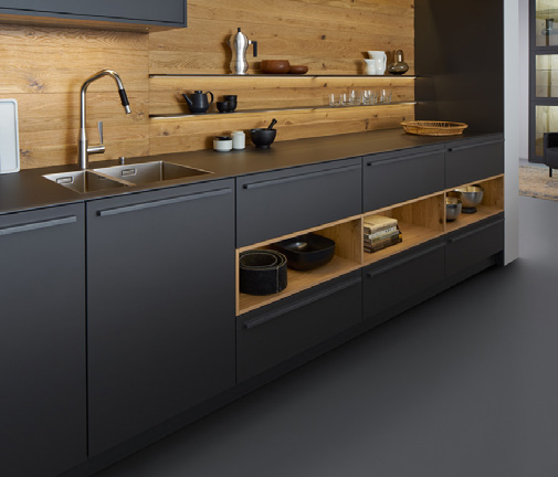 Bavarian Estate oak handle detail