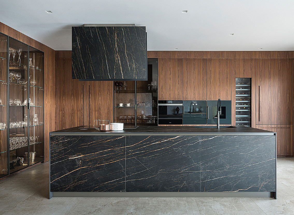 Milanese Atelier fluted glass detail